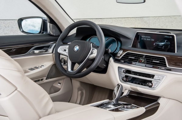 https://wcar.sets.lv/cars/BMW/7. sērija sedans/1454591168-BMW-730d_2016_800x600_wallpaper_4c.jpg